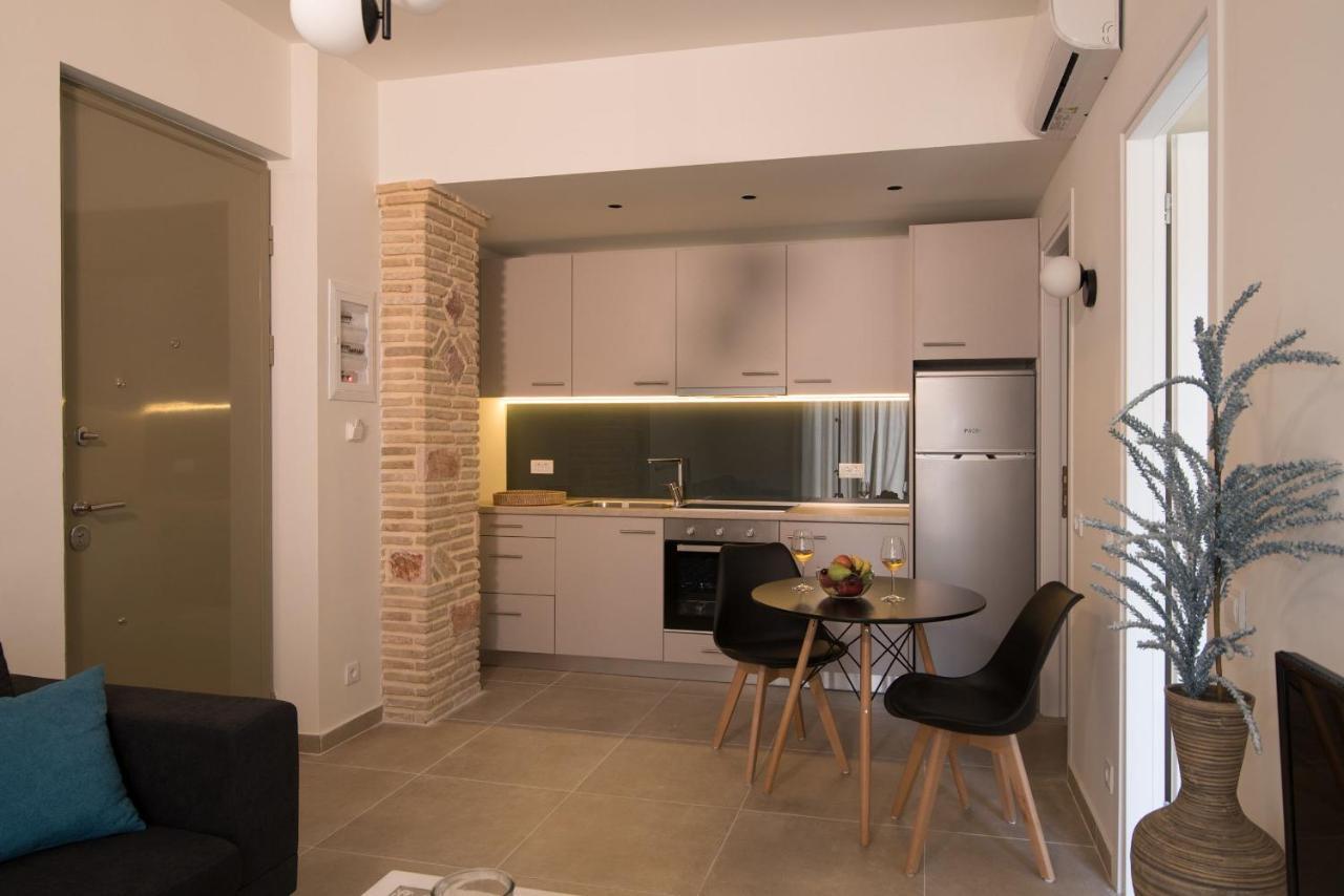 Lodge Luxury Apartments Kalamákion Extérieur photo